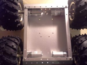 4WD Aluminium Mobile Robot Platform Bild 18: Fertig montierte Bodenplatte